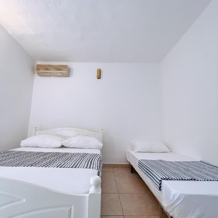 Garden Villa Naza Piqeras 外观 照片