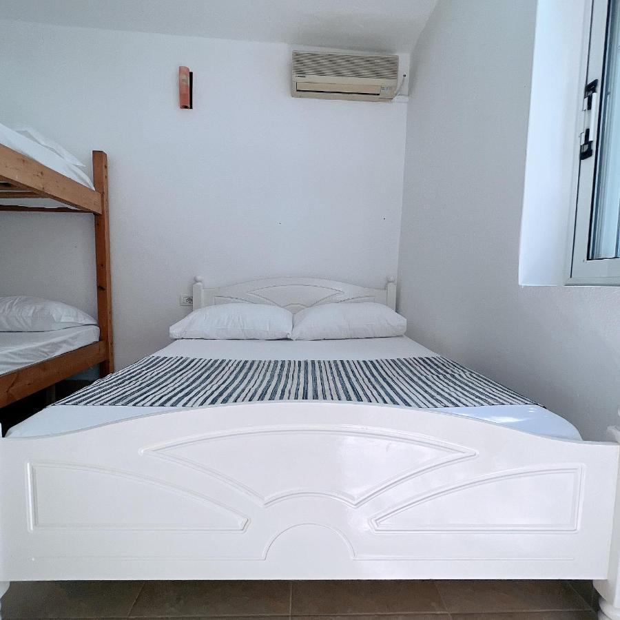 Garden Villa Naza Piqeras 外观 照片