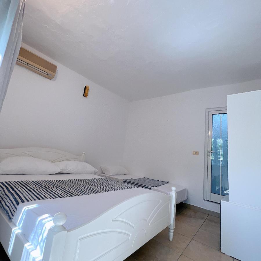 Garden Villa Naza Piqeras 外观 照片