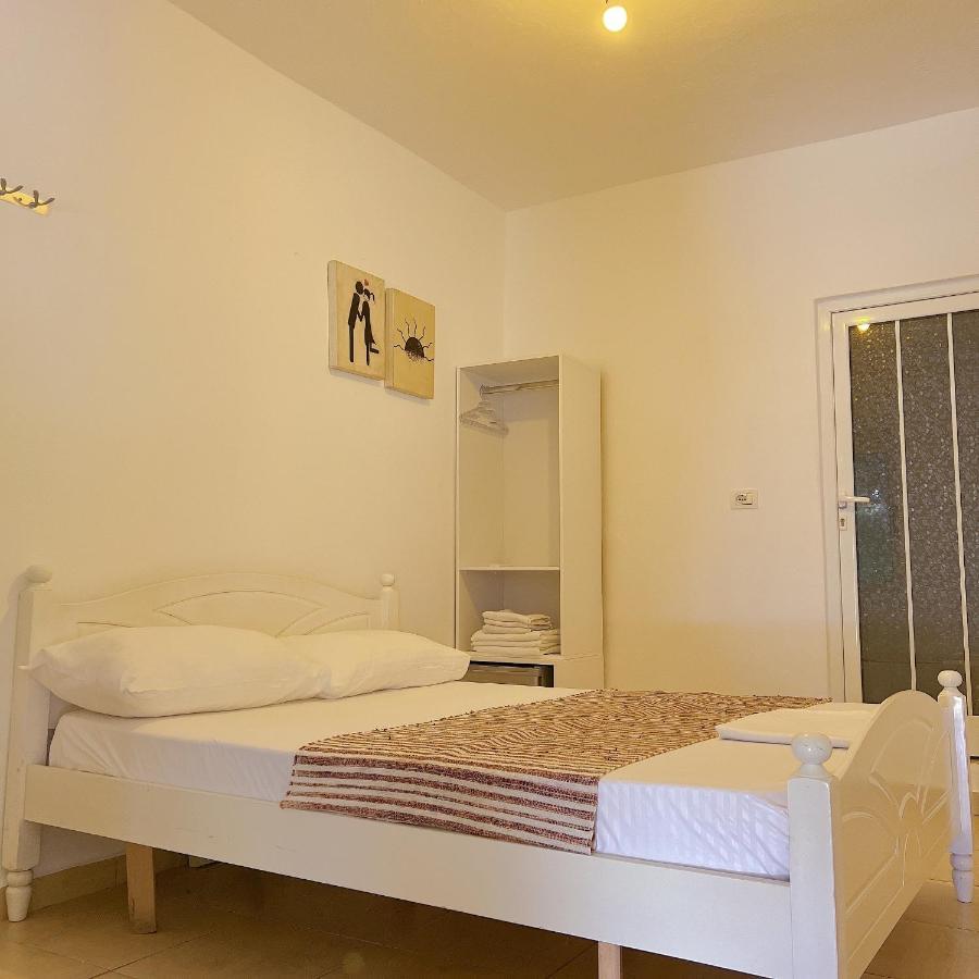 Garden Villa Naza Piqeras 外观 照片