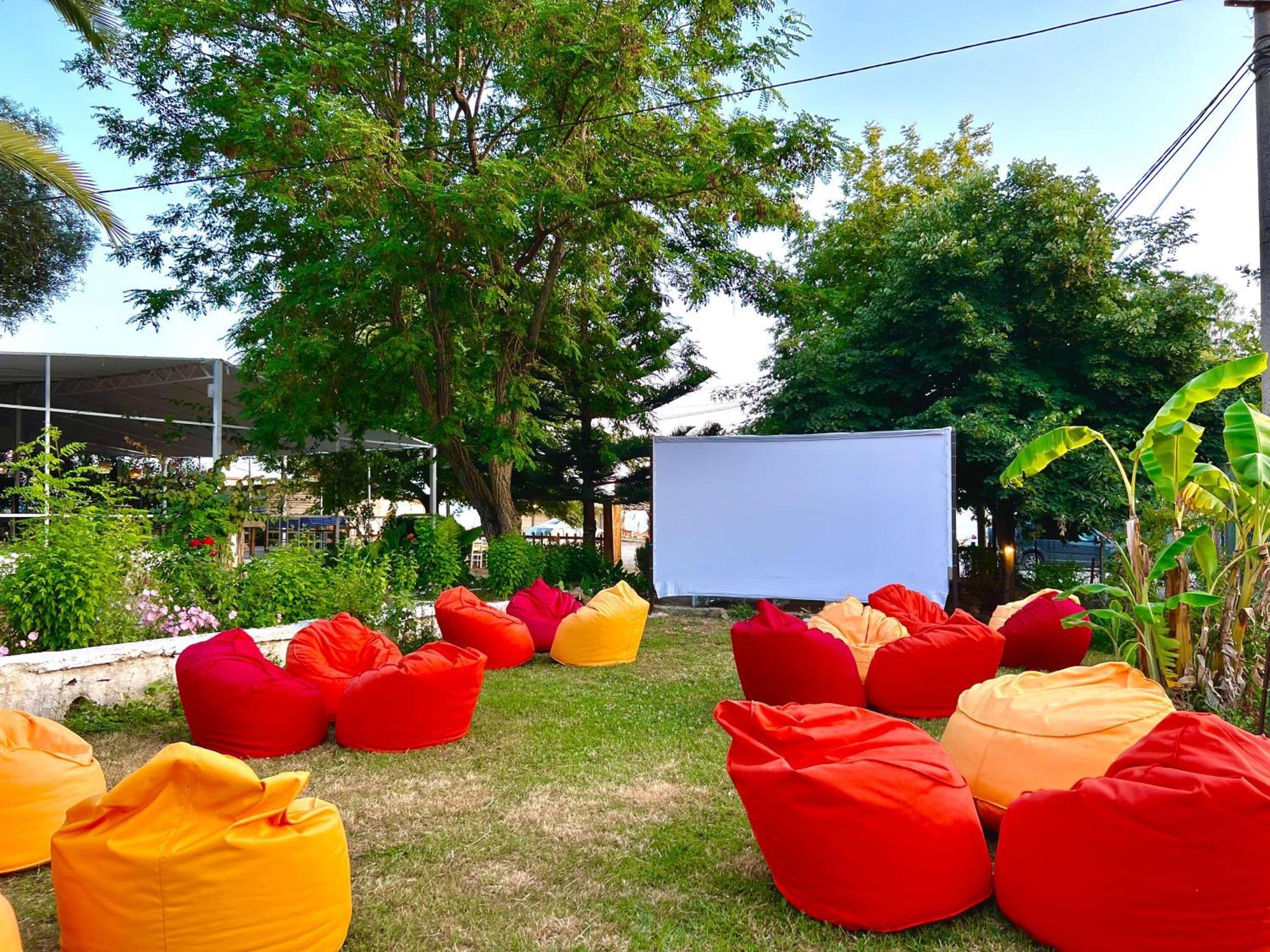 Garden Villa Naza Piqeras 外观 照片