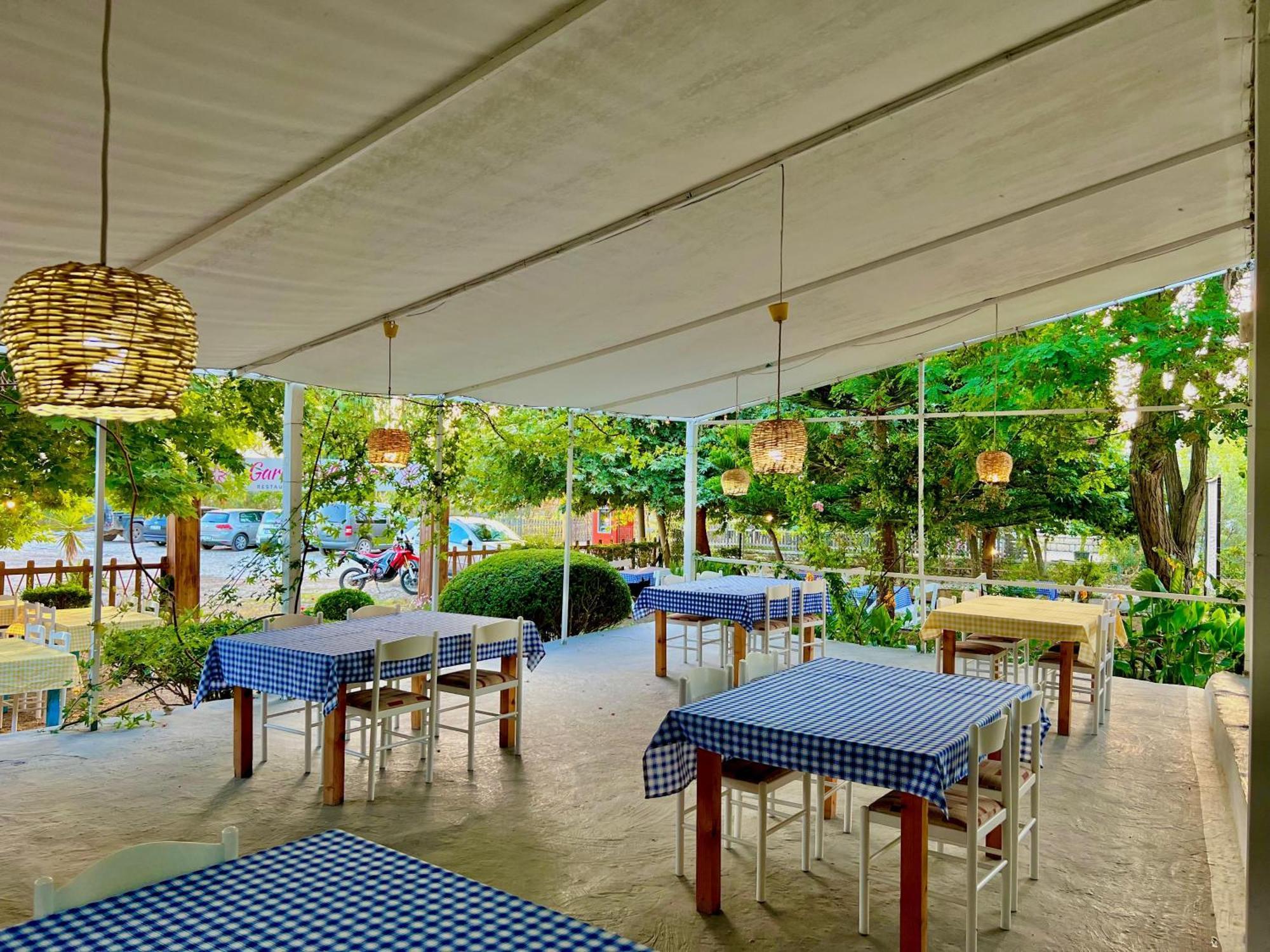 Garden Villa Naza Piqeras 外观 照片