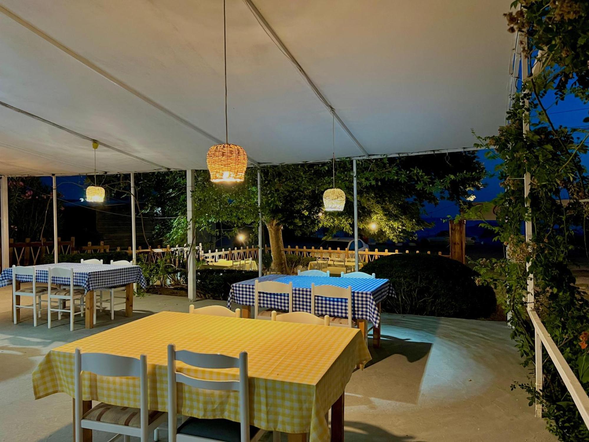 Garden Villa Naza Piqeras 外观 照片