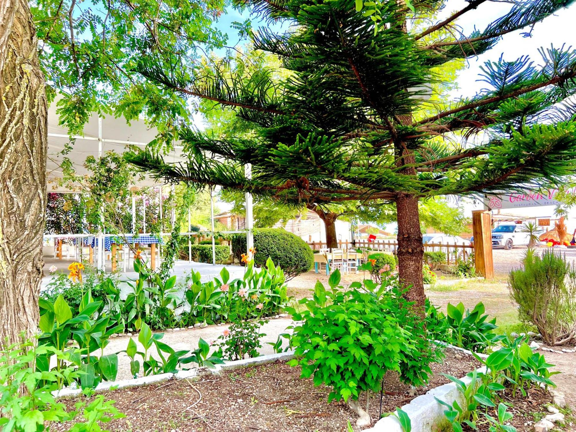Garden Villa Naza Piqeras 外观 照片